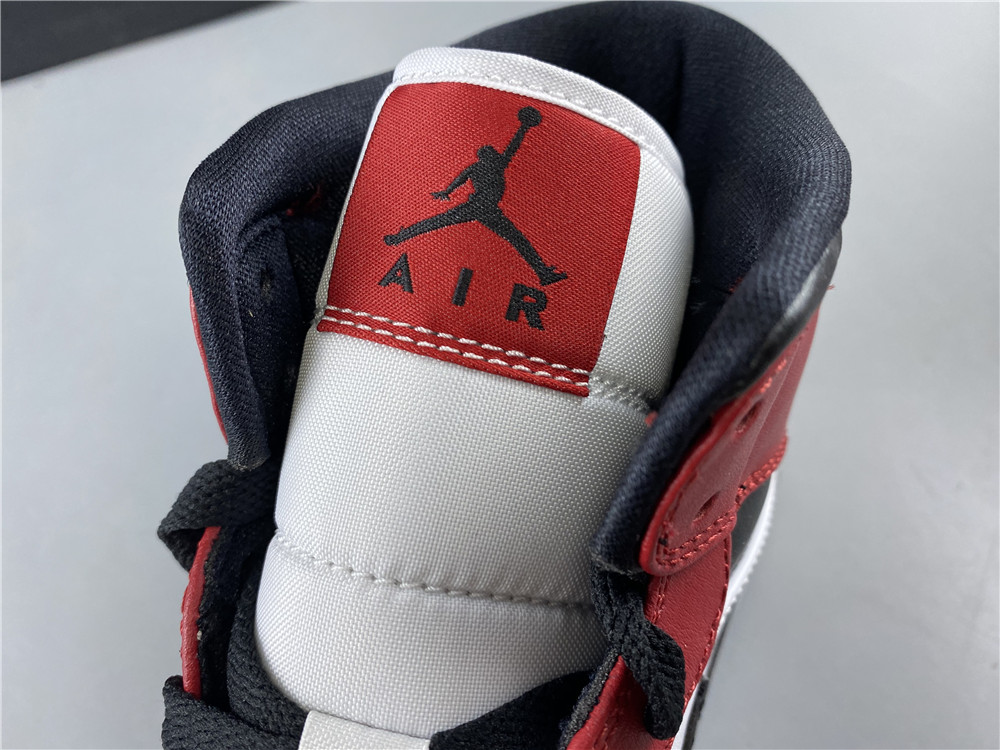 Air Jordan 1 Mid Chicago AJ1 554724-069